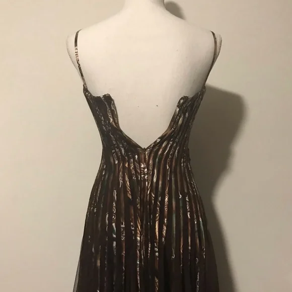 Stunning Cache Midi Dress - Picture 6 of 15